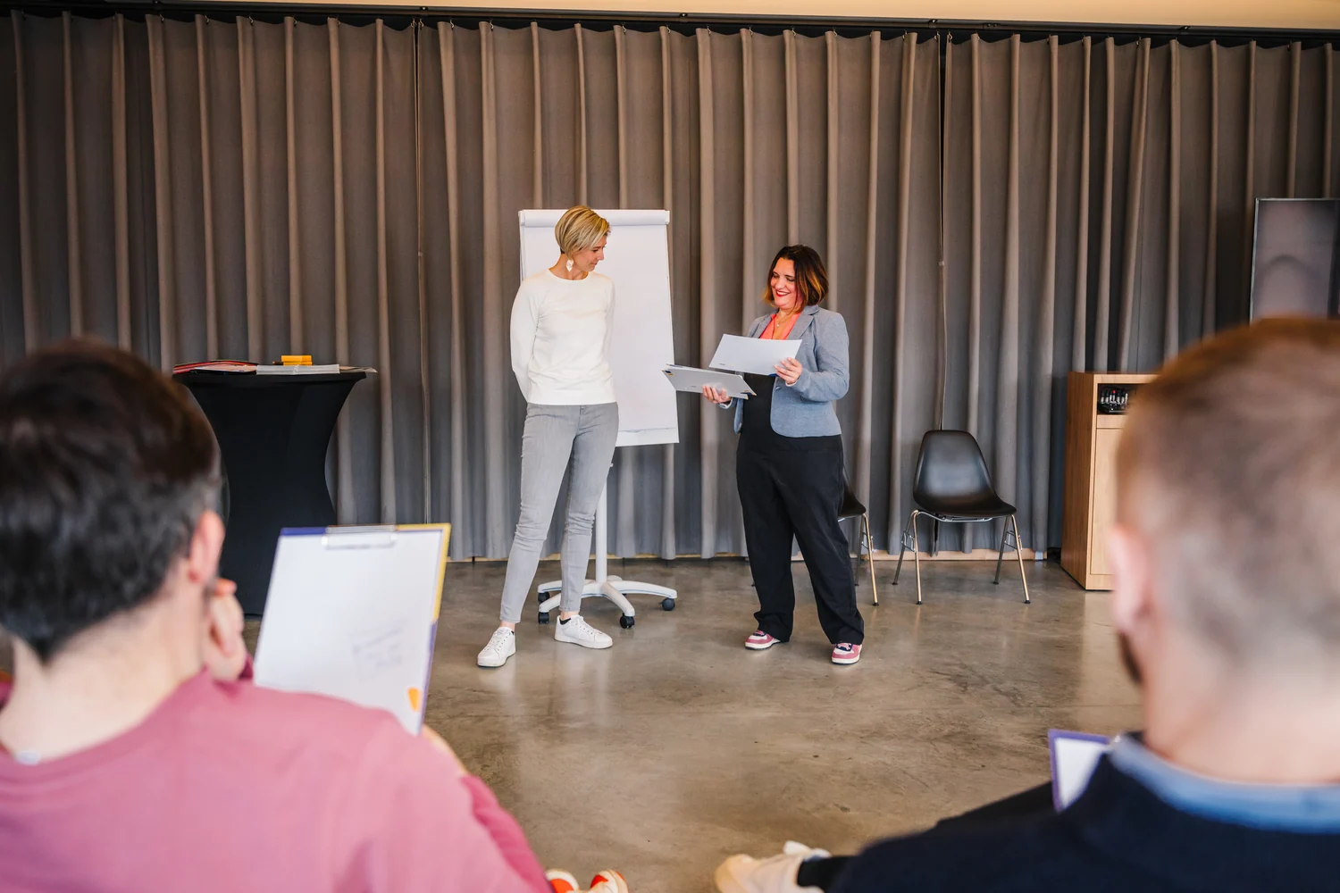 Een begeleidingsmoment met deelnemers tijdens een YourCoach-werksessie